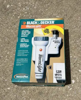 4874 Black & Decker Vintage And Stormlight Flashlight Rechargeable Safety Versapak White
