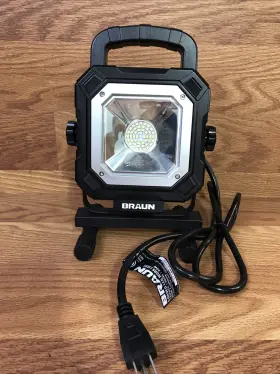 Braun 193175419149 Nib 2000 Lumen Led Work Light Adjustable Head Beam Black