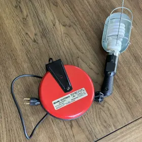 5933 Craftsman Vtg Sears #5933 Retractable Shop Work Light 110v/7amp - Works Great