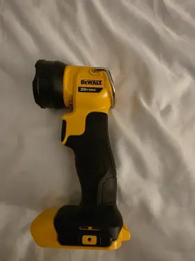 115-dcl040 Dewalt 20v Max Led Cordless Work Light 110 Lumens 1 Each