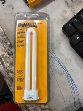 Dc5273 Dewalt Fluorescent Bulb 13w Replacement - Fits 12v-18v Lights