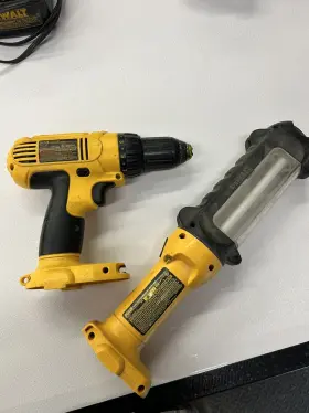 Dc728 Dewalt Dc528 14.4/12v Fluorescent Area Light - And Drill Tools Only