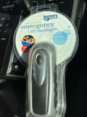 Discovery Channel 748368 Wind-up Rechargeable Led Flashlight 3-led Handheld Cordless