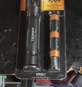 5631800827 Duracell 1000-lumen Cordless Led Flashlight Aluminum Aa Focusing Black