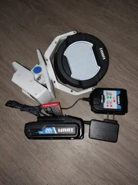 Hpwl01 Hart 20-volt Led Clamping Light Kit 900 Lumens 1 1.5ah Lithium-ion Battery