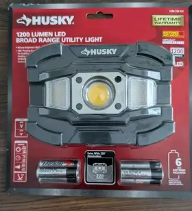 00489978 Husky Utility Light Led Lamp Portable Handheld 1200 Lumen 2 Settings Retractable Stand