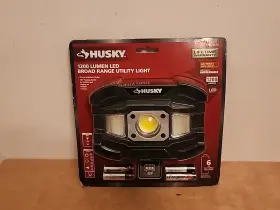 Husky 850009207678 1200 Lumens Led Broad Range Utility Flood Light With Batteries