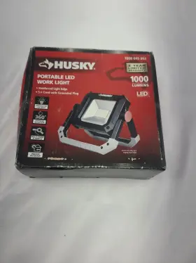Husky 972993532896 1000 Lumens Led Portable Work Light. Nib
