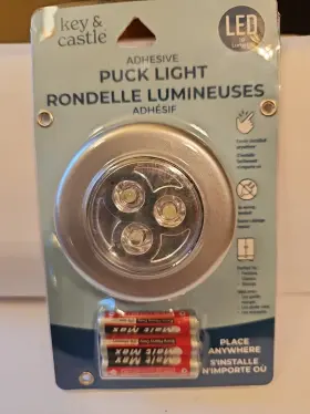 20815 Key & Castle And Adhesive Puck Light Led 10 Lumens Place Anywhere 3 Batteries