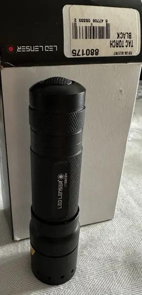 880175 Led Lenser - Police Tac Torch With Focus Beam Tactical Flashlight Light Rare