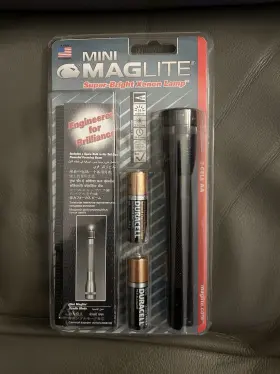 2cell-aa Mag-lite Mini Xenon Flashlight Black Adjustable Focus Batteries Included Nos