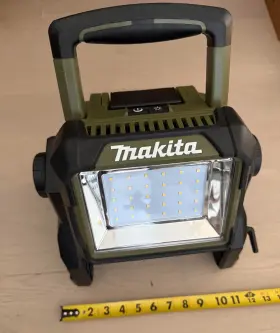 Adml811 Makita Outdoor Adventure 18v Lxt Li-ion L.e.d. Area Light Tool Only