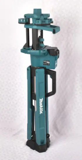 Dml814 Makita 18v Lxt Tower Work/multi-directional Light W. Case And Battery