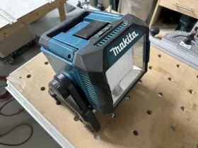 Ml005g Makita 40v Max Xgt / 18v Lxt Cordless Work Light Tool Only