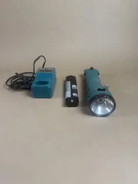 Dc9000 Makita Ml900 Flashlight Charger 9000 Battery 9.6v Blue Cordless Kit