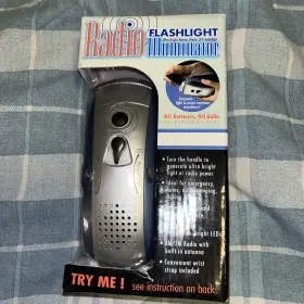 Et500 Mark Feldstein & Associates 789683003064 The Illuminator Emergency Radio Flashlight - No Batteries / Bulbs Needed -v