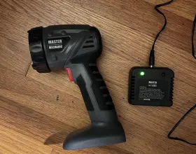 137459 Master Mechanic Cordless Flashlight 12v Model W/ Battery Charger No Batt