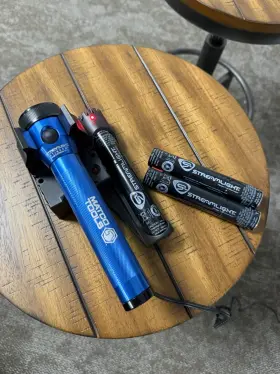 2258249 Matco Tools 75175 Blue Rechargeable Flashlight Kit With Charger& Batteries #2258249 0414