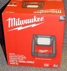 2366-20 Milwaukee 000346811513 Dual Power Floodlight New In Box