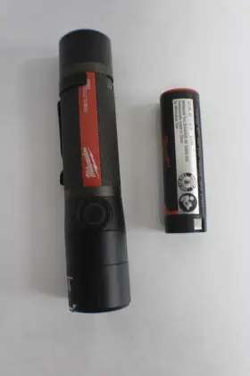 2160-21 Milwaukee 045242570591 Usb Rechargeable 800 Lumens Compact Cordless Flashlight 3 Ah