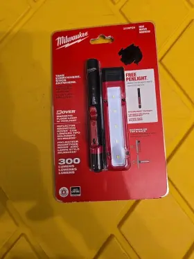2108pen Milwaukee Rover Flood And Pen Light Combo New