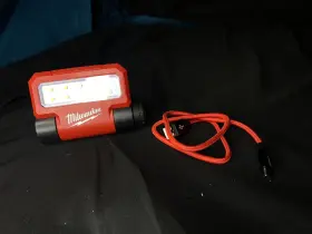 2114-21 Milwaukee 550 Lumen Pivoting Flood Light Rover Usb Rechargeable