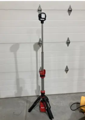 2132-20 Milwaukee M12 Rocket Dual Power Tower Light