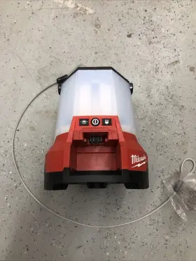 2146-20 Milwaukee 214620 M18 18v Led Worklight - Red