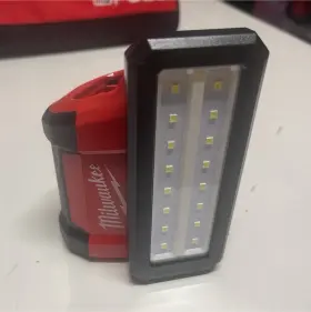 2355-20 Milwaukee M12 Led Floodlight Cordless 12v Magnetic Usb Charging Red/black