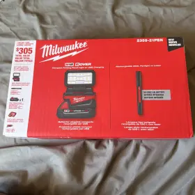 235921pen Milwaukee M18 Rover Compact Folding Flood Light With Usb Charger And Rechargeable
