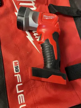 Milwaukee 744110219838 M18 18-volt Lithium-ion Cordless 100 Lumens Led Flashlight Tool-only