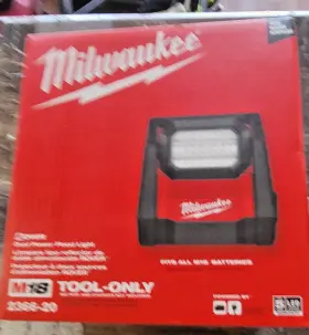 2366-20 Milwaukee 744759185990 M18 Rover 4000-lumen Trueview Dual Power Flood Light