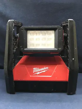 2360-20 Milwaukee 76763 M18 18-volt Lithium-ion Rover Led Dual Power Flood Light