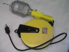 847-612560 Montgomery Ward Retractable Shop Trouble Drop Work Light - Tested