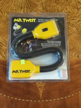 Mr Twist 067472160021 Adjustable Flashlight Awesome For Hard To See Projects