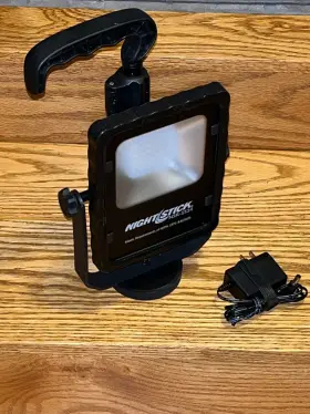 Nsr-1514 Nightstick Rechargeable Led 1 000 Lumen. Hook/magnet/tripod