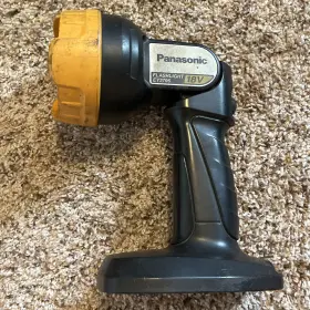 Panasonic Ey3796 18v Nimh Flashlight Worklight Pivoting. No Battery