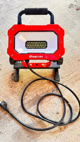 Snap-on 922261snpn Portable Work Light 2000 Lumens 46 Led 25-watt Indoor Outdoor Lights