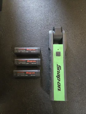 Ecarg068g Snap-on 600 Lumen Rechargeable Led Worklight Green/black With 3 Batteries
