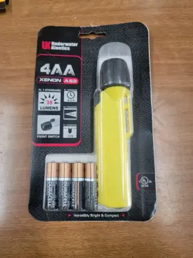 514120 Underwater Kinetics 4 Aa Xenon Front Switch Flashlight Safety Yellow