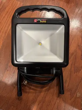 Mpl1008led16k840 Utilitech Pro Portable Led 1200 Lumens 16w